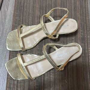 Bijou gold Sandal Sz 9M